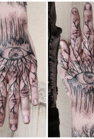 手部神秘的树枝和眼睛纹身图案