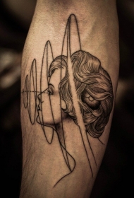 手臂女孩的肖像和几何符号纹身图案