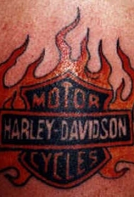 肩部哈雷戴维森标志的火焰纹身图片