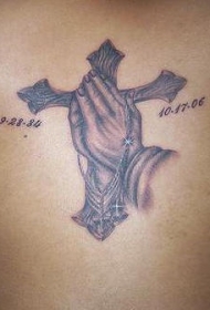 祈祷双手和十字架纪念纹身图案