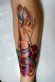 腿部古老的学校风格的彩色女人手纹身图案