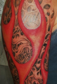 手臂3D窟窿洞和红色火焰纹身图案