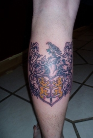 小腿徽章狮子鸟纹身图案