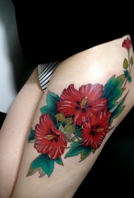 腿部大红色鲜花朵纹身图案
