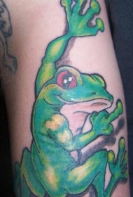手臂彩色卡通青蛙纹身图案