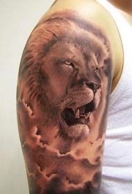 肩部棕色吼叫的狮子纹身图案