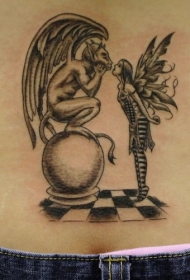 棋盘上的恶魔和精灵纹身图案