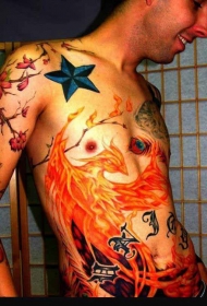 男性彩色神奇的凤凰纹身图案