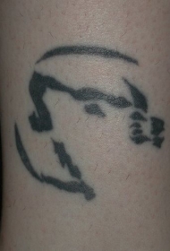 手臂黑色简约狼头符号纹身图片
