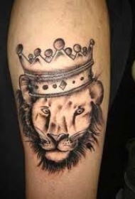 非常酷的狮子与皇冠纹身图案