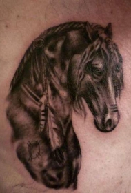 肩部棕色印度风黑马纹身图案