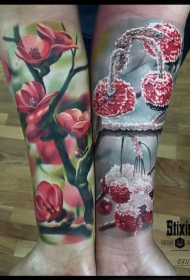 手臂现实主义风格的彩色樱花树与冷樱桃纹身