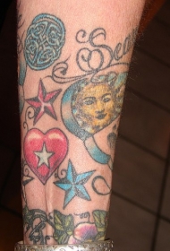 手臂彩色太阳五角星和爱心纹身图案