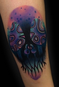 手臂新风格的彩色神秘树和饰品纹身
