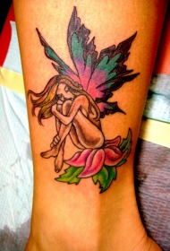 脚踝五彩的精灵和花朵纹身图案