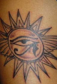 埃及太阳符号与荷鲁斯之眼纹身图案