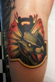 手臂现代风格的彩色蛇形徽章纹身图案