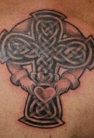 肩部棕色爱尔兰友谊符号纹身图案