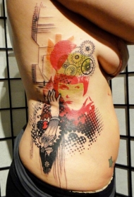 女性侧肋彩色机械和女性肖像纹身图案