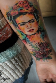 手臂old school女人肖像与鲜花彩色纹身图案
