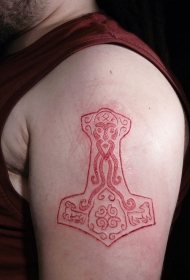 男士大臂勋章割肉纹身图案