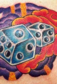 骰子与火焰色彩鲜明的纹身图案