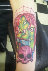 手臂彩色僵尸女孩和骷髅纹身图片