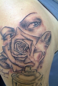 流泪的女性眼睛和玫瑰纹身图案