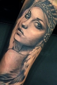 手臂棕色印度女人的肖像纹身图案