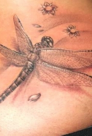 超级逼真的蜻蜓纹身图案