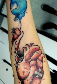 手臂水彩心脏和气球纹身图案