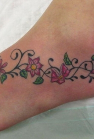 脚背鲜艳的花朵藤蔓纹身图案