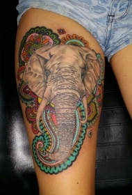 大腿大象与彩色花卉纹身图案