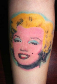 可爱的彩色梦露肖像纹身图案