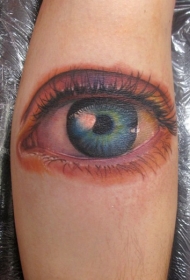 小腿写实蓝色瞳孔的眼睛纹身图案