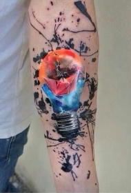 男性个性手臂彩色灯泡纹身图案