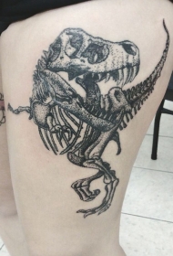 大腿逼真的雕刻风格恐龙骨架纹身图案