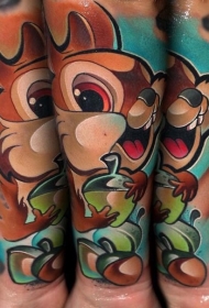 手臂彩色卡通搞笑的松鼠纹身图案