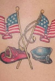 背部彩色美国国旗与帽子纹身图案