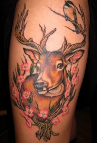 梦幻般的彩色鹿与鲜花纹身图案