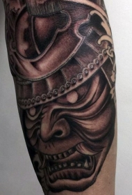 手臂愤怒的神秘武士面具纹身图案