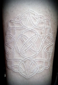 腿部小白墨水部落花装饰纹身图案