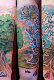 手臂彩色自然的大树与叶子纹身图案