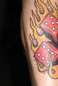 手臂彩色燃烧的多米诺纹身图案