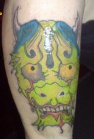 腿部绿色石像鬼精灵头纹身图案