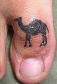 脚趾黑色原创骆驼纹身图案