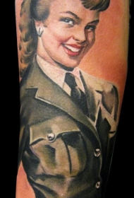 手臂彩色老式军用女孩纹身图案