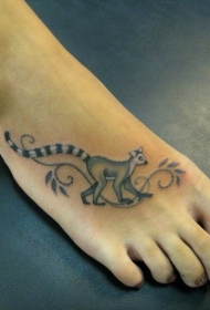 脚背灰色狐猴纹身图案