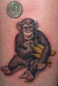 可爱的写实黑猩猩与香蕉纹身图案