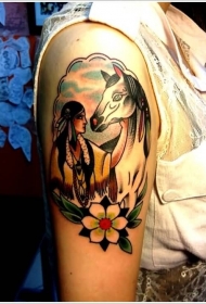 肩部老派风格的彩色印度妇女与纹身